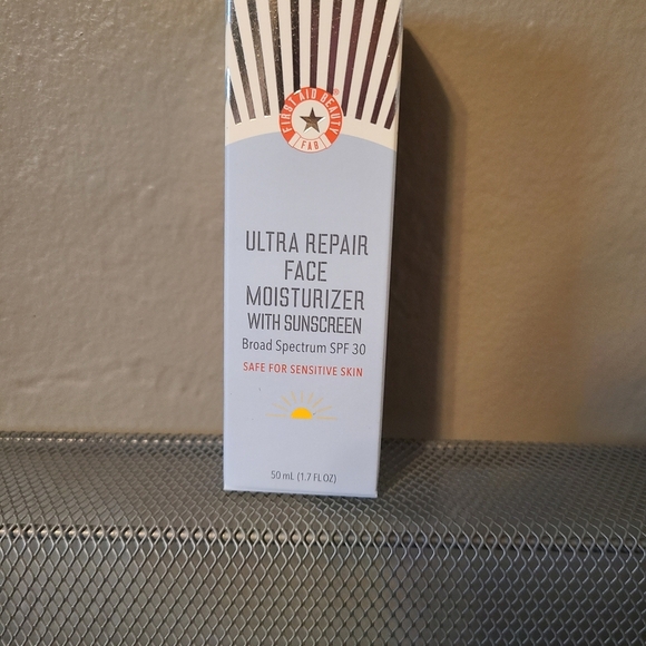 First Aid Beauty Ultra Repair Face Moisturizer SPF 30 Broad Spectrum NIB 1.7 oz - Picture 2 of 8
